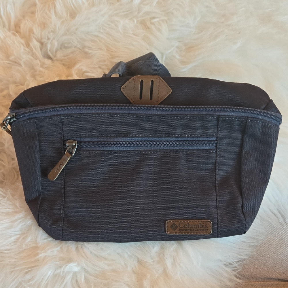 Columbia Fanny/Belt BAG NWOT Gray
